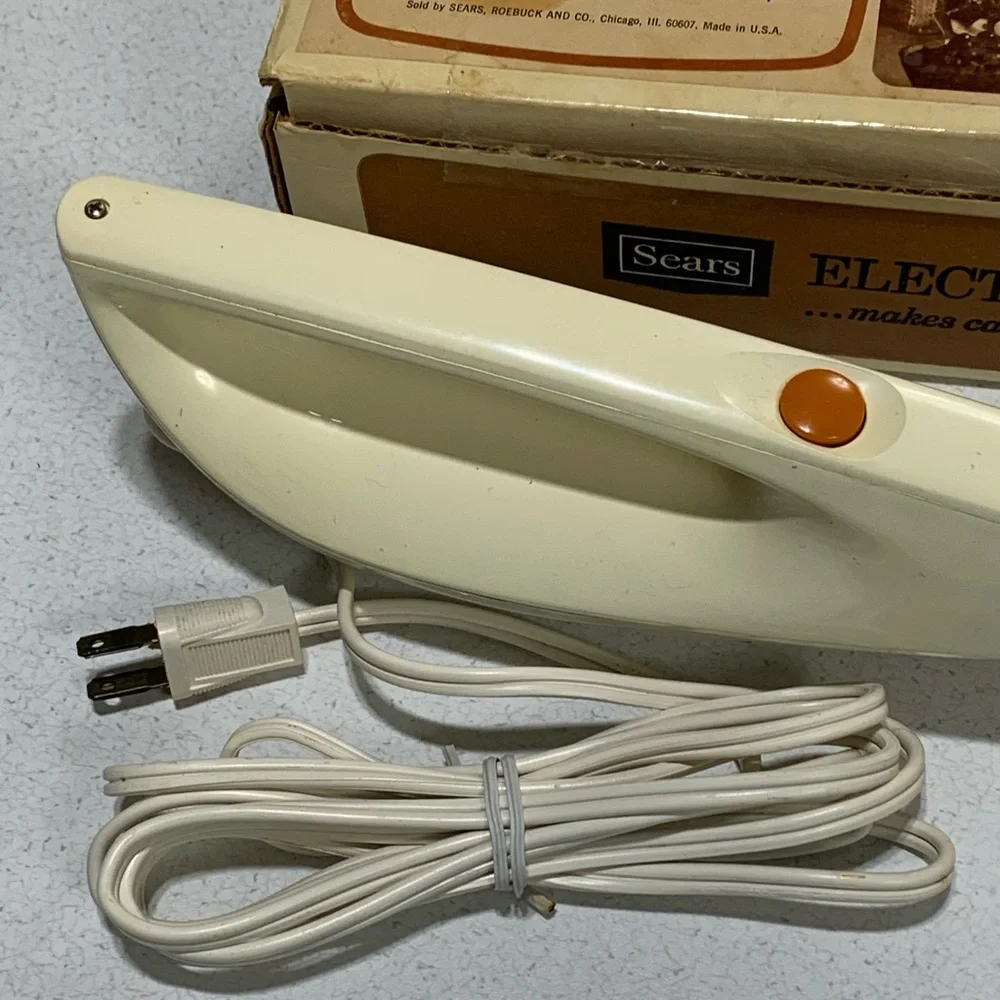 Sears Cream Electric Knife with Silver Blade